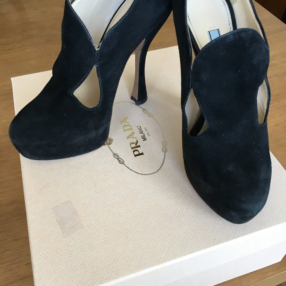 Stunning Black Suede Heels